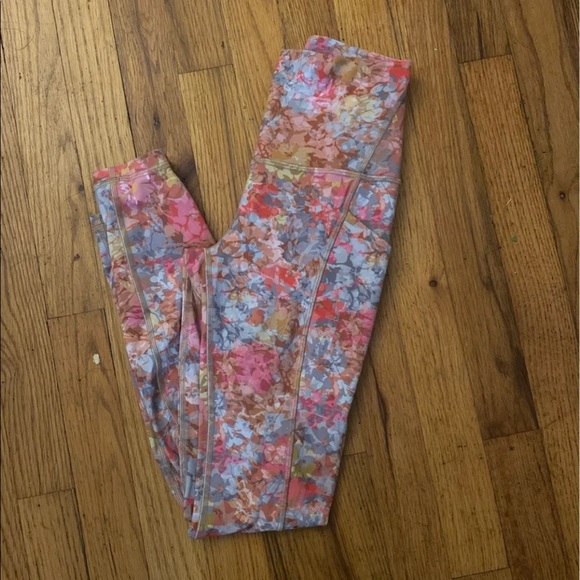 Lululemon Align 25’ With Pockets - Picture 2 of 2